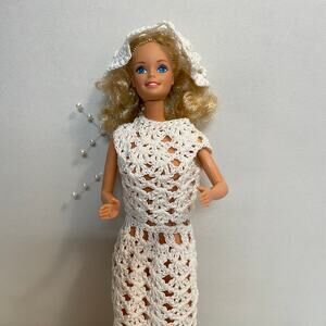 Vintage 1966 Barbie doll Mattel Maylasia‎ bendable white crochet outfit with hat